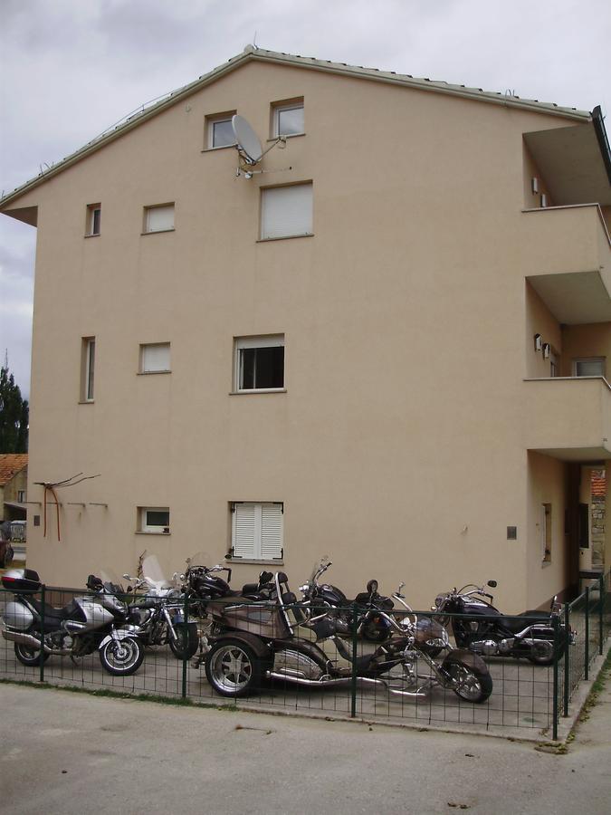 Blue Frog Hotel Hrvace Екстериор снимка